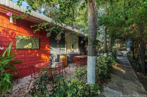218 1st Ave, Dania Beach, FL 33004-2844