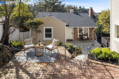241 Capricorn Ave, Oakland, CA 94611-1960