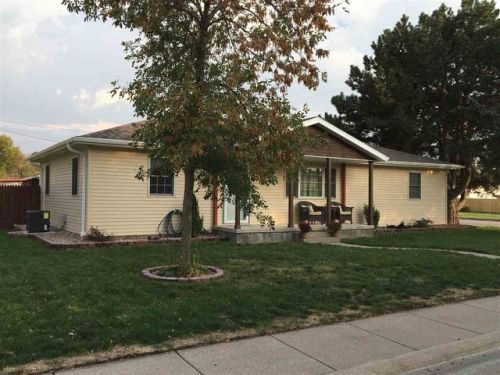 617 Wind Dr, Newark, NE 68840-3005