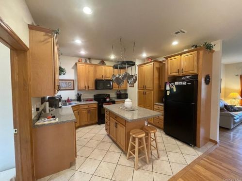 711 Peenpack Trl, Sparrowbush, NY 12780-5121