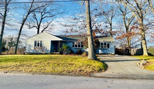 29 Skyline Dr, Uncasville, CT 06382-1503