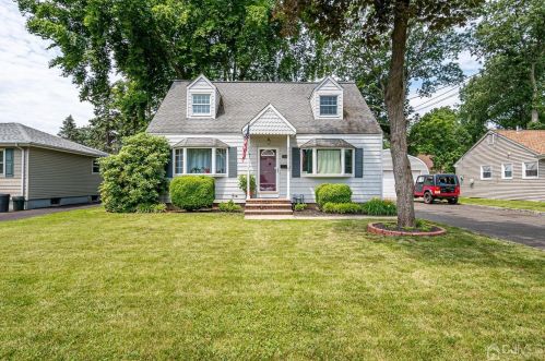 984 Maltby Ave, South Plainfield, NJ 07080-2216