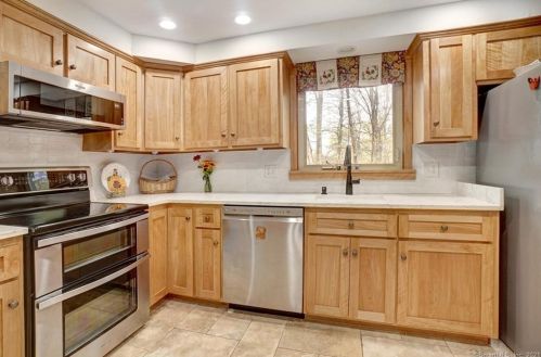 11 Timber Trl, Milford CT  06460-8616 exterior