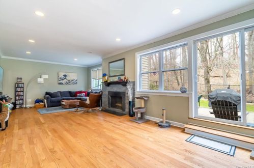 12 Brookwood Rd, New Rochelle NY  10804-1841 exterior