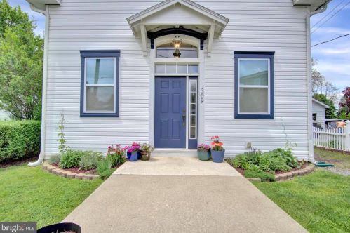 309 Mill St, Mount Holly Springs, PA 17065-1720
