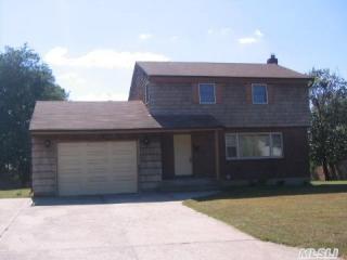 8 Saddle Ln, South Setauket, NY 11720-2512