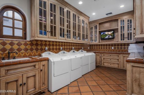 41 Biltmore Est, Phoenix AZ 85016-2819 exterior