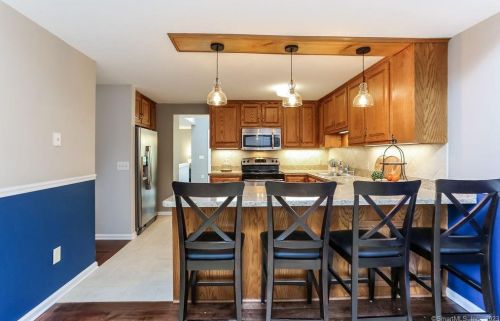 8 Copley Rd, South Glastonbury, CT 06073-2611