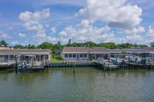 192 Boca Ciega Pt Blvd, Saint Petersburg FL  33708-2738 exterior