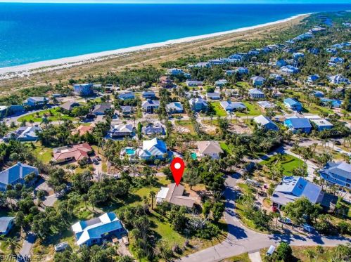 4752 Rue Helene, Sanibel FL  33957-2612 exterior