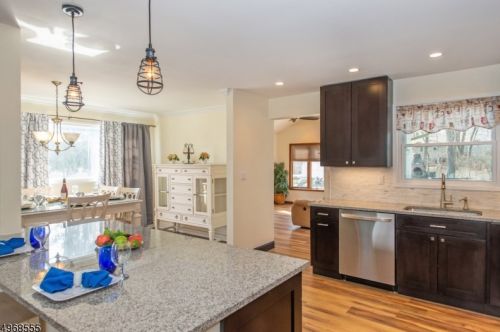 38 Cross Rd, Greystone Park NJ 07950-3207 exterior