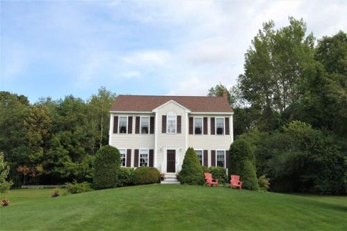 18 Clydesdale Dr, Danville NH  03819-3250 exterior