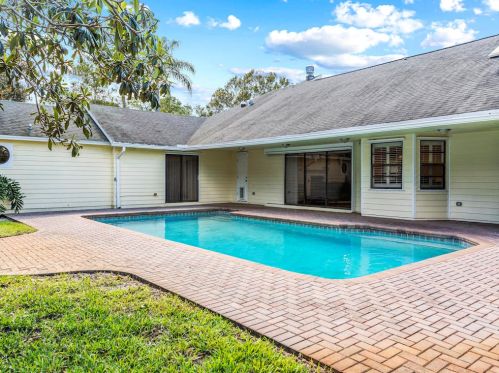 1050 31 Ave, Vero Beach FL 32960-4096 exterior