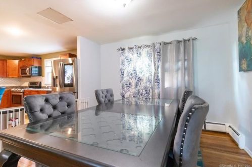 221 Woodland Ave, Bloomfield CT  06002-1357 exterior