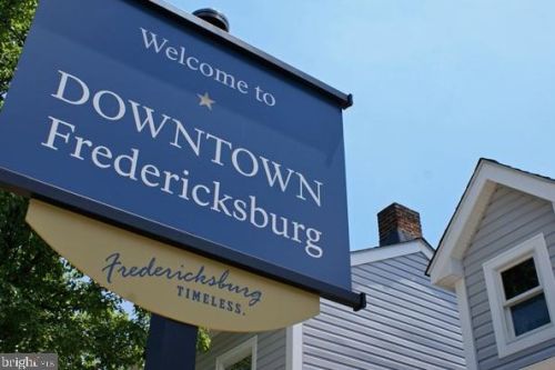 32 Old Falls Rd, Fredericksburg, VA 22405-5504