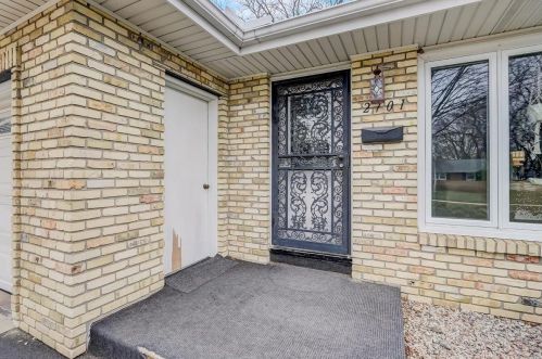 2701 Dryden Dr, Madison, WI 53704-3005