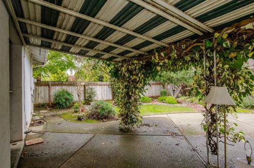 4 Casa Linda Dr, Woodland CA  95695-4612 exterior