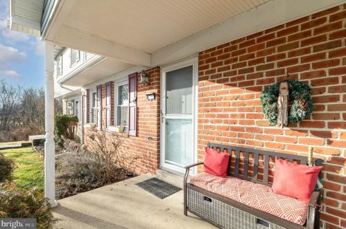 1832 Mary Ln, Carlisle, PA 17013-1040