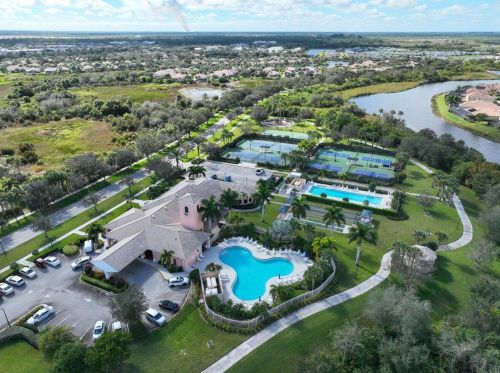 10652 Hartwick Dr, Fort Pierce FL  34987-1923 exterior