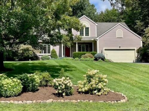 21 Indian Trl, Brookfield Center, CT 06804-1007