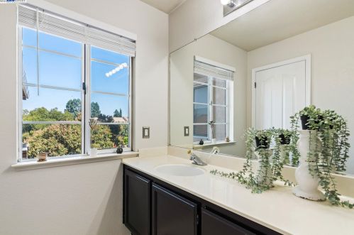 736 Clifton Way, Vacaville CA  95688-8547 exterior