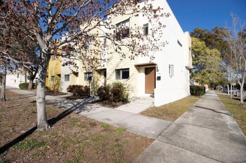 299 7th St, Saint Petersburg, FL 33701-4030