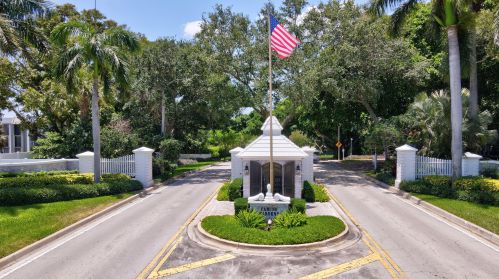 1137 Tamarind Way, Boca Raton, FL 33486-5554