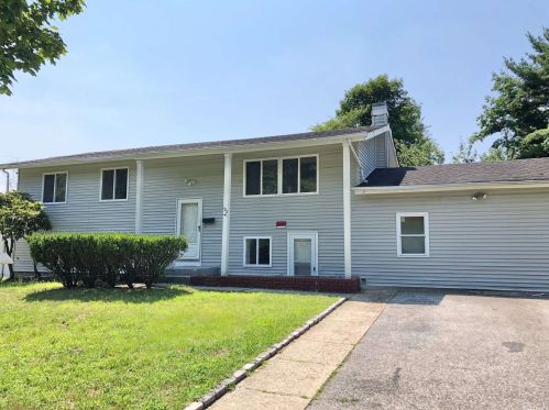 132 Colonial Springs Rd, Wheatley Heights, NY 11798-1037