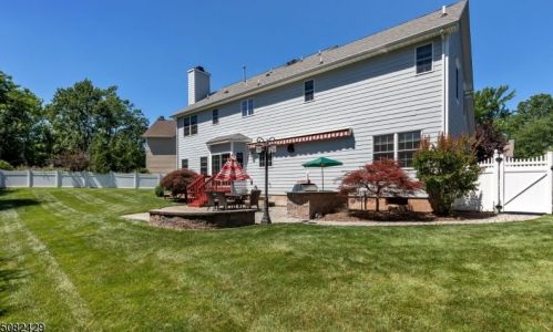 16 Hidden Meadow Dr, Scotch Plains NJ  07076-1158 exterior