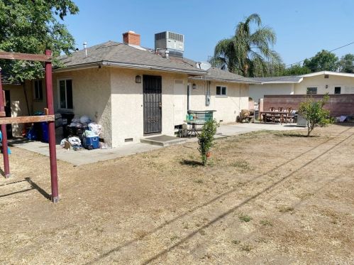 2555 Alameda Ave, San Bernardino CA  92404-2561 exterior