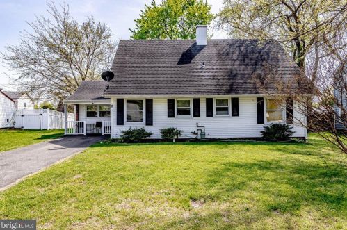 18 Barker Ln, Willingboro, NJ 08046-3904