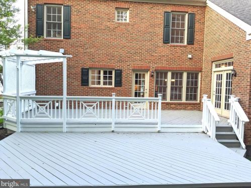 5936 Amber Ridge Rd, Haymarket VA  20169-2620 exterior