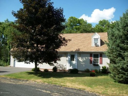 146 Woodsedge Dr, Winfield, PA 17889-9451