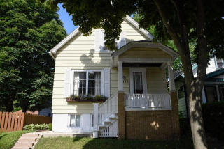 3165 Bremen St, Milwaukee, WI 53212-2208