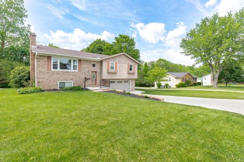 864 Hilltop Dr, Bellefontaine, OH 43311-2929