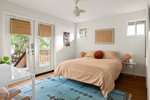 1121 Delano St, Austin TX 78721 exterior