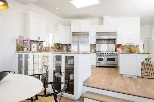 513 Dianthus St, Manhattan Beach CA  90266-6720 exterior