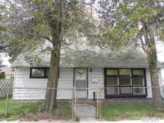 285 Stewart Ave, Bethpage, NY 11714-5319