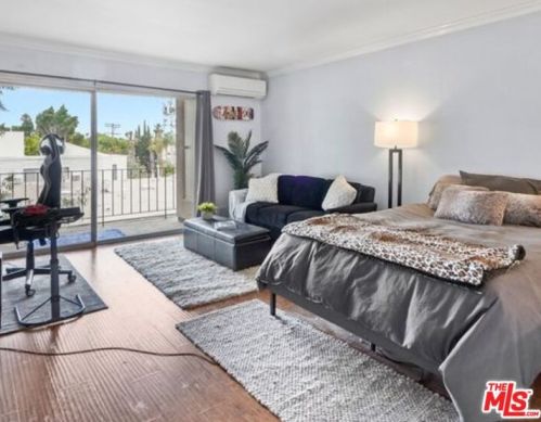 15344 Weddington St, Van Nuys, CA 91411-3850