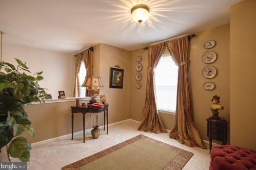 2 Fallview Ct, Trenton NJ  08690-3216 exterior