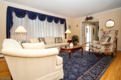 18 Penn Rd, Greystone Park, NJ 07950-3318