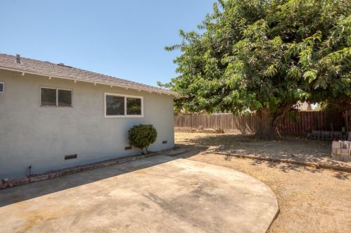 498 Cloverland Way, Valley Home CA 95361-2604 exterior