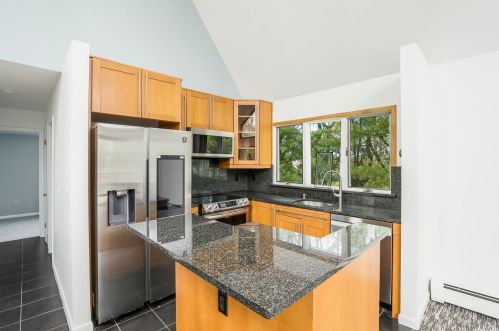 51 Sycamore Rd, San Remo NY  11754-2341 exterior