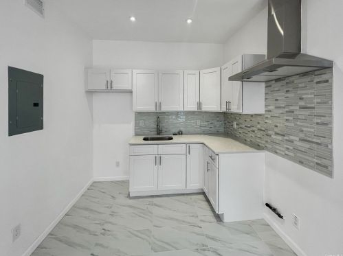 147-14 Hillside Ave, Jamaica, NY 11435-1741