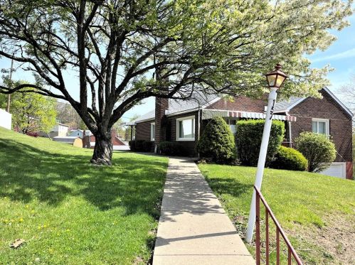 157 Warren Dr, New Kensington, PA 15068-5241