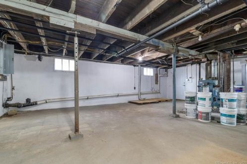 19 Waller Ct, United States Coast Guard Ac CT  06320-5217 exterior