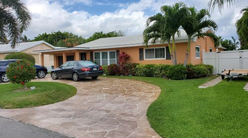 121 Tacoma Ln, West Palm Beach, FL 33404-6226