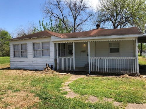 221 8th St, Morgans Point TX  77571-4943 exterior