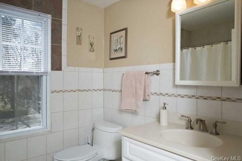 2 Randolph Ave, Poughkeepsie NY  12603-3312 exterior