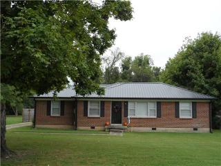 124 Brookview Cir, Columbia, TN 38401-3902